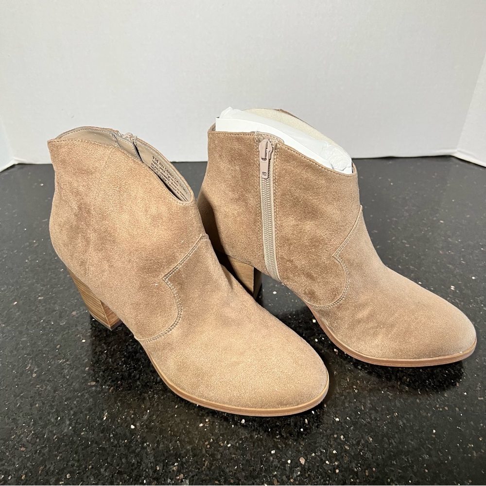 BP Nolly Western Type Taupe Booties size 9